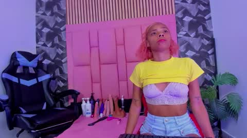 Snapshot of brithanyslim chatting on December 1, 2025, 12:43 pm brithanyslim online show from December 1, 2025, 12:43 pm