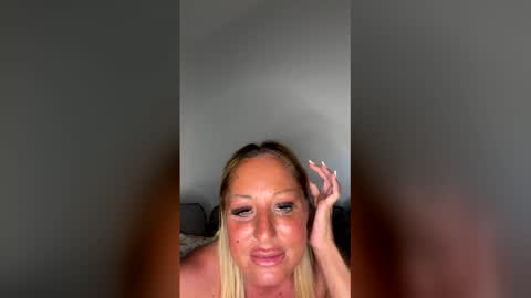 britishcumslut_10 online show from April 19, 2026, 6:54 pm