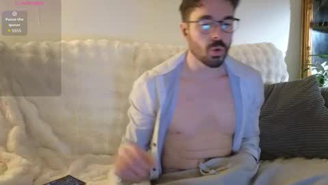 Callum online show from November 30, 2025, 8:02 pm