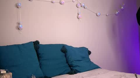 britneyhudson online show from December 3, 2025, 5:04 am