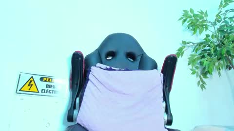 BRIYIT     online show from February 15, 2025, 7:06 am