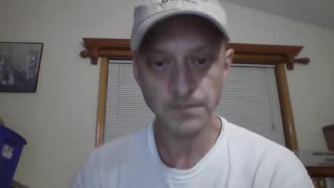 Snapshot of browndog5580 chatting on December 3, 2024, 3:30 am browndog5580 online show from December 3, 2024, 3:30 am