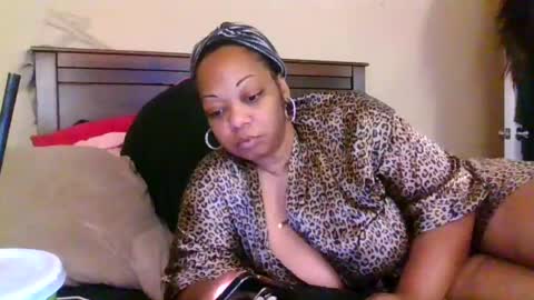 Snapshot of brownroundrenee chatting on June 21, 2026, 11:57 am brownroundrenee online show from June 21, 2026, 11:57 am