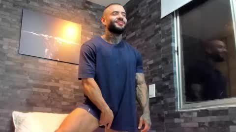 Snapshot of brucedallas chatting on October 30, 2025, 1:07 am brucedallas online show from October 30, 2025, 1:07 am