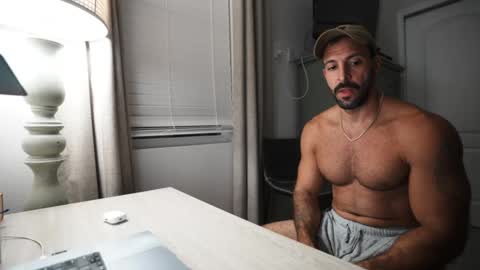 Snapshot of brucestryker chatting on October 1, 2025, 2:50 am onlyfans BRUCESTRYKER online show from October 1, 2025, 2:50 am