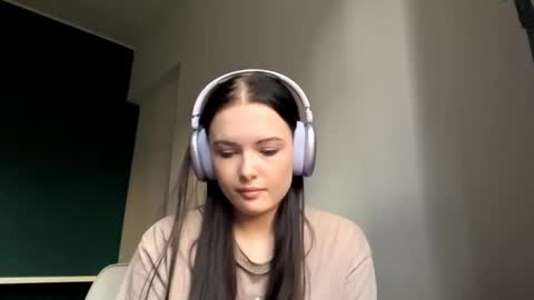 Snapshot of brunaceasor chatting on April 29, 2026, 5:30 pm Luna online show from April 29, 2026, 5:30 pm