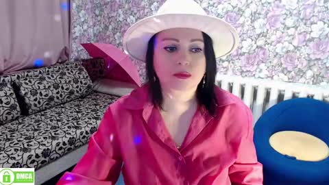 Julia online show from December 1, 2024, 11:04 pm