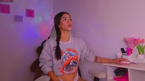 Snapshot of brunetteadams001 chatting on January 17, 2026, 5:45 am SARAH online show from January 17, 2026, 5:45 am