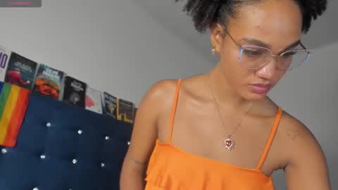 Snapshot of brunettjhelen chatting on October 10, 2025, 5:28 am brunettjhelen online show from October 10, 2025, 5:28 am