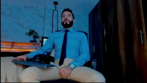 Snapshot of bruno_woods chatting on February 27, 2025, 4:43 pm Andres Suarez online show from February 27, 2025, 4:43 pm