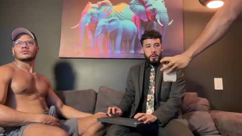 Snapshot of bruno_woods chatting on March 1, 2025, 1:53 am Andres Suarez online show from March 1, 2025, 1:53 am