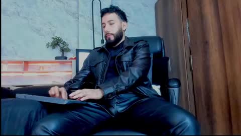 Snapshot of bruno_woods chatting on March 2, 2025, 3:59 pm Andres Suarez online show from March 2, 2025, 3:59 pm