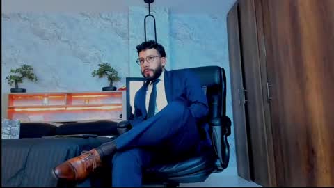 Snapshot of bruno_woods chatting on March 4, 2025, 9:32 pm Andres Suarez online show from March 4, 2025, 9:32 pm