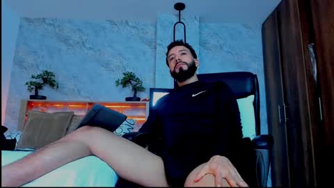 Snapshot of bruno_woods chatting on March 12, 2025, 11:44 pm Andres Suarez online show from March 12, 2025, 11:44 pm