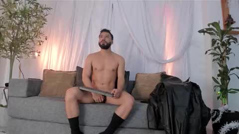 Snapshot of bruno_woods chatting on October 19, 2025, 5:24 pm Andres Suarez online show from October 19, 2025, 5:24 pm