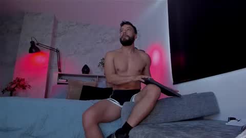 Snapshot of bruno_woods chatting on November 21, 2025, 7:23 pm Andres Suarez online show from November 21, 2025, 7:23 pm