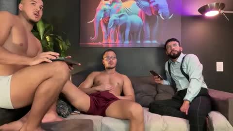 Snapshot of bruno_woods chatting on November 24, 2025, 1:27 am Andres Suarez online show from November 24, 2025, 1:27 am