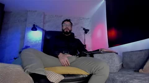 Snapshot of bruno_woods chatting on November 25, 2025, 12:16 pm Andres Suarez online show from November 25, 2025, 12:16 pm