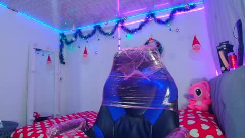 Snapshot of bryam_hot chatting on December 18, 2024, 6:21 am BRYAM INDEPENDENT MODEL online show from December 18, 2024, 6:21 am