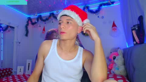 Snapshot of bryam_hot chatting on December 21, 2024, 3:25 am BRYAM INDEPENDENT MODEL online show from December 21, 2024, 3:25 am