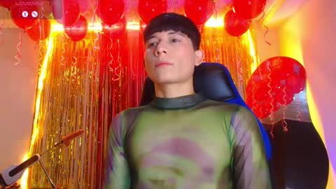 Snapshot of bryam_hot chatting on September 18, 2025, 1:18 am BRYAM INDEPENDENT MODEL online show from September 18, 2025, 1:18 am