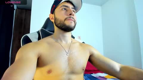 Snapshot of bryan_oficials chatting on October 15, 2025, 12:11 am bryan_oficials online show from October 15, 2025, 12:11 am