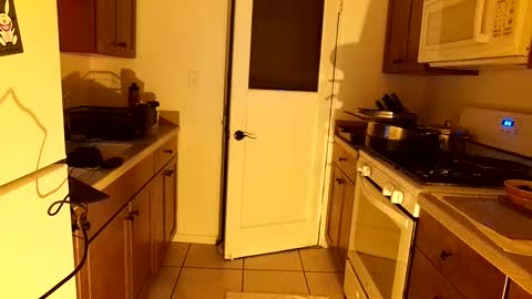 bottom freak online show from March 4, 2025, 6:15 am