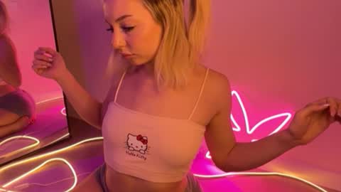 Snapshot of bubble__cum chatting on November 30, 2025, 9:08 pm Melissa online show from November 30, 2025, 9:08 pm