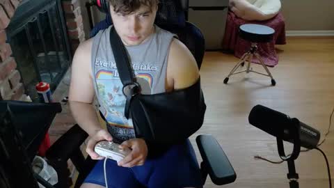 BubblebuttBdn online show from April 15, 2026, 6:37 pm