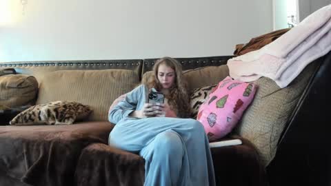 Snapshot of buffybarloe chatting on December 13, 2024, 11:06 pm Buffy online show from December 13, 2024, 11:06 pm