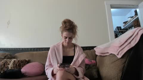 Snapshot of buffybarloe chatting on December 14, 2024, 9:45 pm Buffy online show from December 14, 2024, 9:45 pm