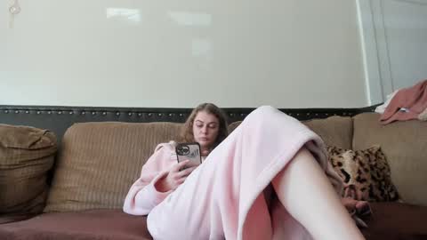 Snapshot of buffybarloe chatting on February 17, 2025, 6:15 pm Buffy online show from February 17, 2025, 6:15 pm