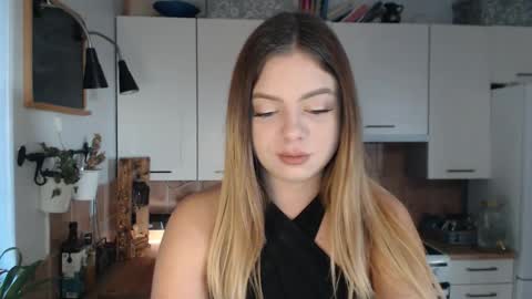 Snapshot of buffyextasy chatting on November 28, 2025, 8:17 am Buffy online show from November 28, 2025, 8:17 am