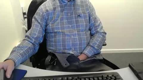 Snapshot of buggemann chatting on November 5, 2025, 4:23 am buggemann online show from November 5, 2025, 4:23 am