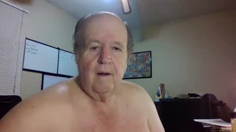 Snapshot of bullfrogg5050 chatting on October 31, 2025, 1:01 pm bullfrogg5050 online show from October 31, 2025, 1:01 pm