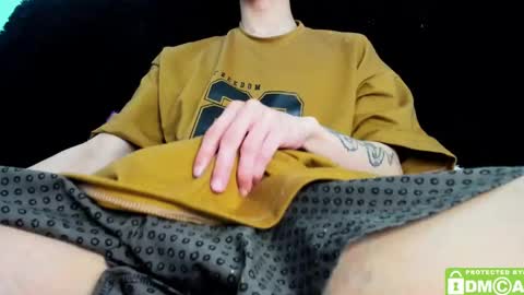 Snapshot of bumblubee chatting on December 6, 2024, 8:40 pm Tonny online show from December 6, 2024, 8:40 pm