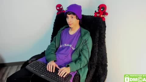 Snapshot of bumblubee chatting on December 19, 2024, 1:28 am Tonny online show from December 19, 2024, 1:28 am