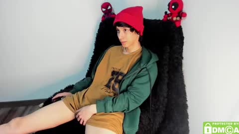 Snapshot of bumblubee chatting on December 20, 2024, 2:30 am Tonny online show from December 20, 2024, 2:30 am