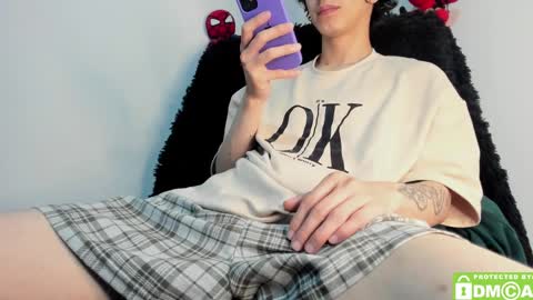 Snapshot of bumblubee chatting on January 4, 2025, 4:01 am Tonny online show from January 4, 2025, 4:01 am