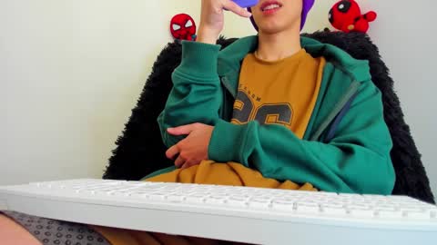 Snapshot of bumblubee chatting on February 20, 2025, 10:04 pm Tonny online show from February 20, 2025, 10:04 pm