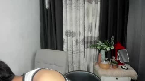 Snapshot of bump_me_baby chatting on December 1, 2025, 7:46 am zy online show from December 1, 2025, 7:46 am