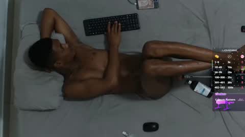 Snapshot of bunniies_ chatting on February 5, 2026, 12:37 am online show from February 5, 2026, 12:37 am