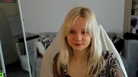 Snapshot of bunny_elsy chatting on June 10, 2026, 11:09 am Elsy online show from June 10, 2026, 11:09 am