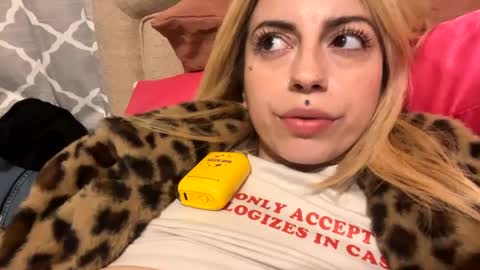 Snapshot of bunnyaliengirl_ chatting on January 17, 2025, 1:47 am Bunnyaliengirl online show from January 17, 2025, 1:47 am