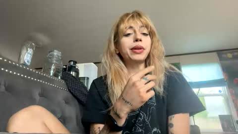 Snapshot of bunnyaliengirl_ chatting on May 20, 2026, 6:58 pm Bunnyaliengirl online show from May 20, 2026, 6:58 pm