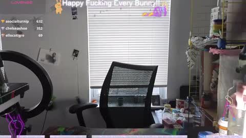 Snapshot of bunnycheekz chatting on December 4, 2024, 6:06 pm Tokki bunny online show from December 4, 2024, 6:06 pm