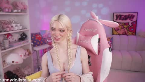 Stella online show from April 13, 2026, 11:10 pm