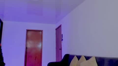 Snapshot of burbuja_cosmic chatting on December 21, 2024, 1:15 am Im Val Welcome to my room My instagram Bubble cosmic online show from December 21, 2024, 1:15 am