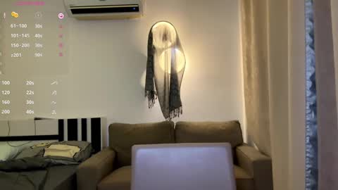 Nica online show from April 18, 2026, 9:37 pm