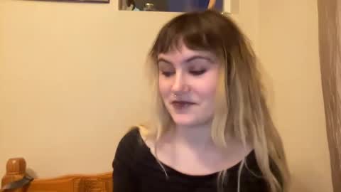esme gray online show from December 27, 2024, 1:00 am